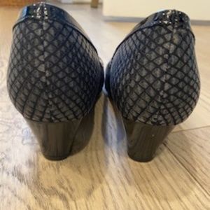 Like New - Bunion Lovers Black Heel